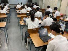 ３年生オンライン国際交流の様子